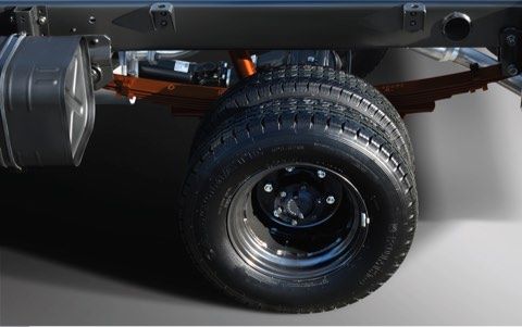 Tải trọng cầu sau cao và hệ thống nhíp sau cứng cáp