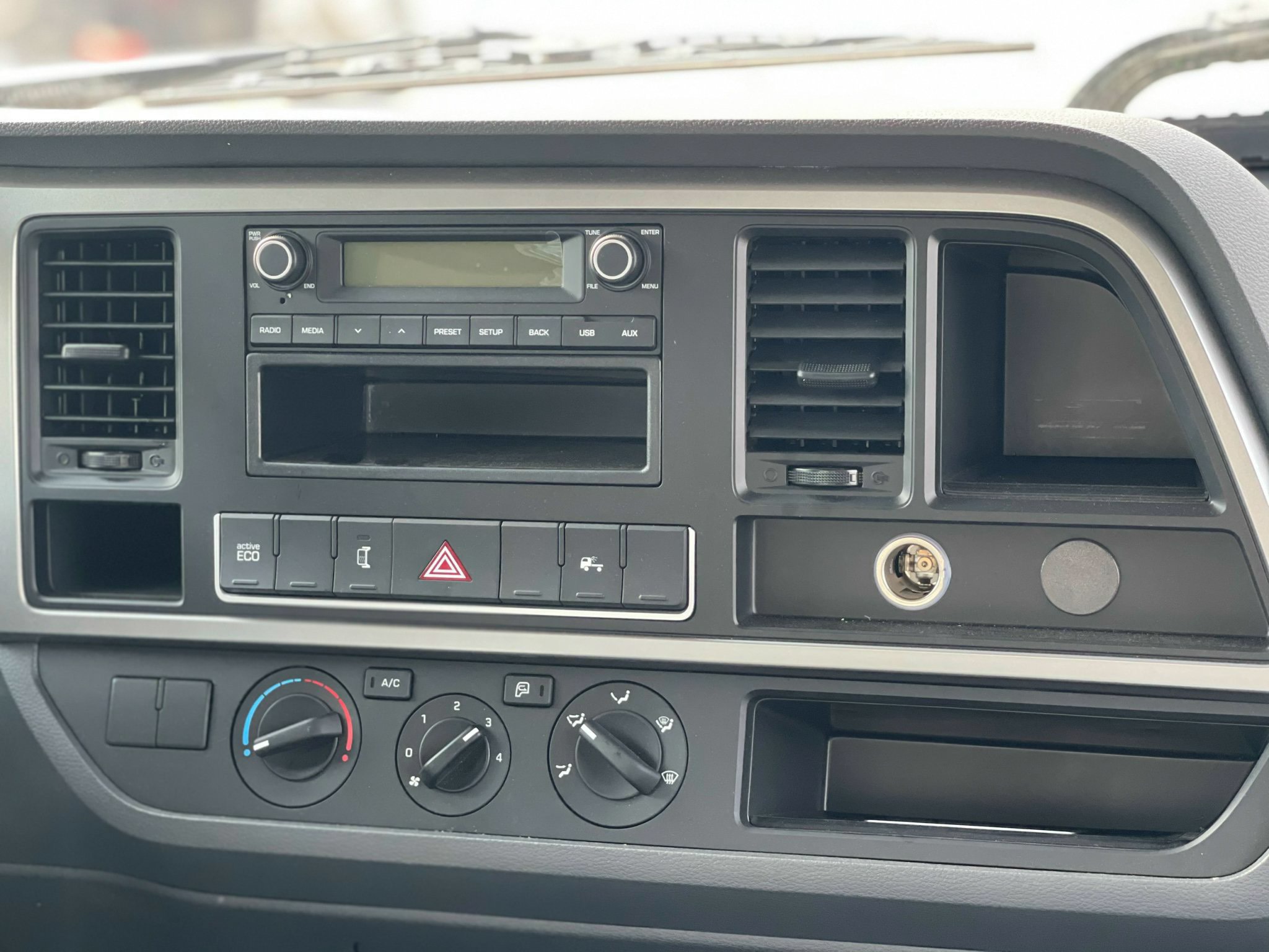 Đầu Audio kết nối radio / AUX / USB